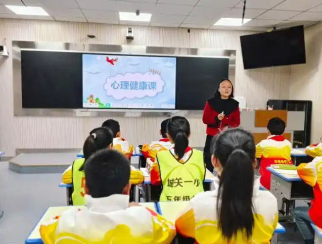 将所学知识转化为处理实践问题的能力切实守护好中小学生的心思健康 将所学知识转化为处理实践问题的能力切实守护好中小学生的心思健康